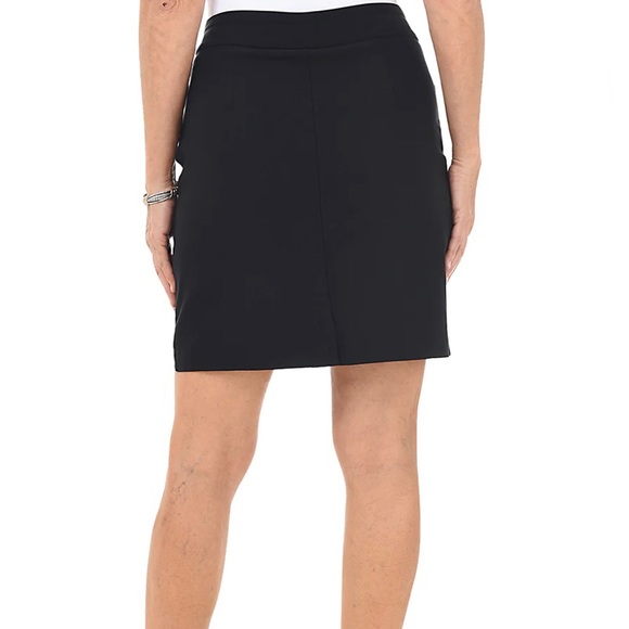 COCONUT ROW
Essential Pull-On Skort, black - Picture 2 of 5